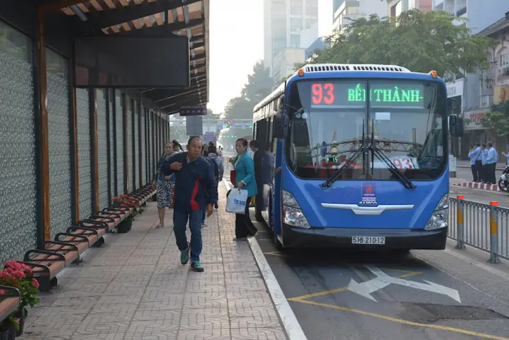 Phương Tiện Di Chuyển Đến Phố Đi Bộ Nguyễn Huệ Để Tham Quan Đường Hoa Nguyễn Huệ Tết Ất Tỵ 2025