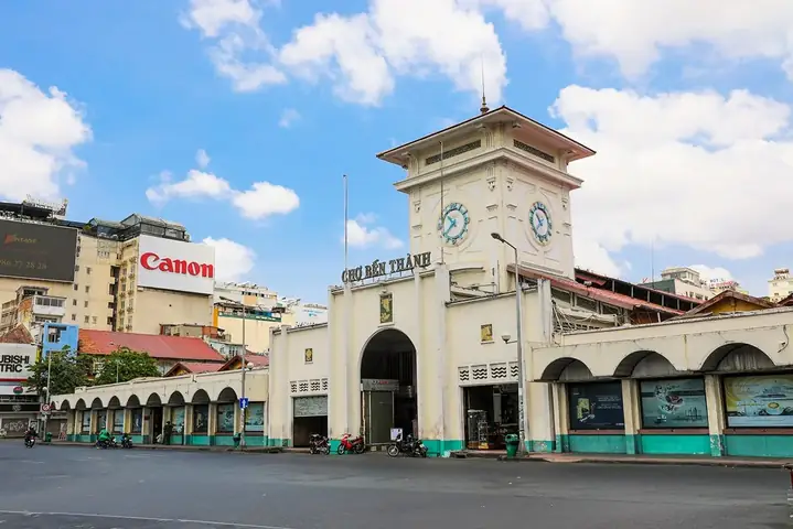 Một Vòng Khám Phá Chợ Bến Thành Vào Ban Ngày