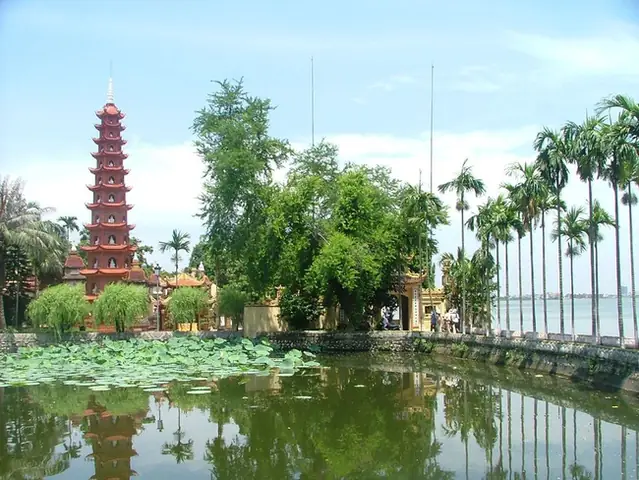 Näm Má»i Bá» Máº¹ Äi Chã¹a Nã O Á» Hã Ná»i Äá» Cáº§u Con Thi Cá»­ Äá» Äáº¡t, Há»c Hã Nh Tiáº¿n Tá»i?-3