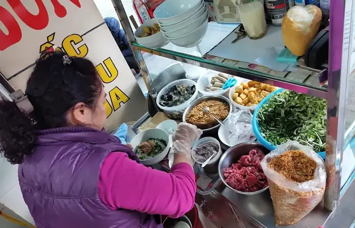 Bún Riêu Cua Huyền Thu: Hương Vị Đậm Đà Phố Quang Trung Bún Riêu Cua Huyền Thu: Hương Vị Đậm Đà Phố Quang Trung
