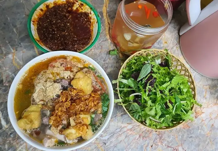 Bún Riêu Cua Phúc Tân: Bát Bún “siêu Gạch” Phố Hồng Hà Bún Riêu Cua Phúc Tân: Bát Bún “siêu Gạch” Phố Hồng Hà