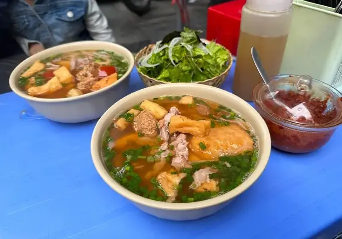 Bún Riêu Hàng Bạc: Vị Chua Dịu Phố Cổ Bún Riêu Hàng Bạc: Vị Chua Dịu Phố Cổ