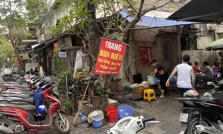 Bún Riêu Sườn Sụn Trang: Đặc Trưng Nguyễn Siêu