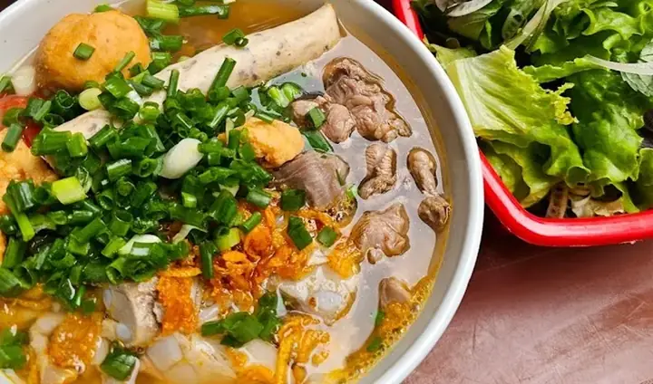 Ánh Bún Riêu: Chất Lượng Giữa Lòng Hàng Mã Ánh Bún Riêu: Chất Lượng Giữa Lòng Hàng Mã