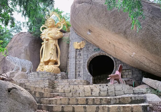 Khám Phá Vẻ Đẹp Chùa Phổ Đà Sơn Tại Ninh Thuận
