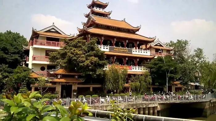Chùa Quận 3 Đường Lê Văn Sỹ: Khám Phá Những Ngôi Chùa Linh Thiêng Gần Con Đường Nổi Tiếng