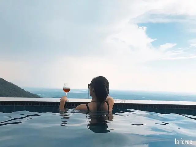 Cách Tạo Dáng Chụp Ảnh Ở Bể Bơi Từ Phía Sau Cách Tạo Dáng Chụp Ảnh Ở Bể Bơi Từ Phía Sau