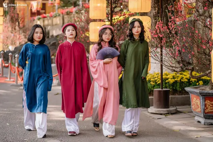 Gợi Ý Một Số Cách Tạo Dáng Khi Chụp Ảnh Việt Phục