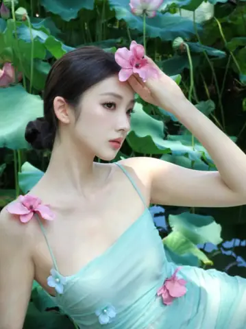Đầm Hai Dây Ôm Sát Đầm Hai Dây Ôm Sát