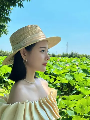 Áo Trễ Vai + Mũ Cói Áo Trễ Vai + Mũ Cói
