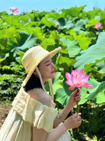 Áo Trễ Vai + Mũ Cói Áo Trễ Vai + Mũ Cói