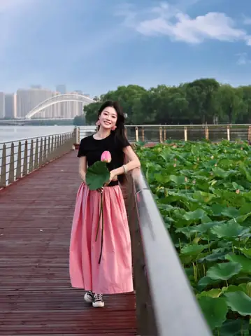 Áo Thun + Chân Váy Dáng Xòe Áo Thun + Chân Váy Dáng Xòe