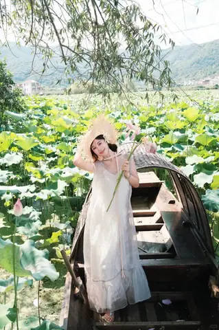 Váy Tơ Trắng Bồng Bềnh Váy Tơ Trắng Bồng Bềnh