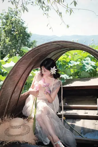 Váy Tơ Trắng Bồng Bềnh Váy Tơ Trắng Bồng Bềnh