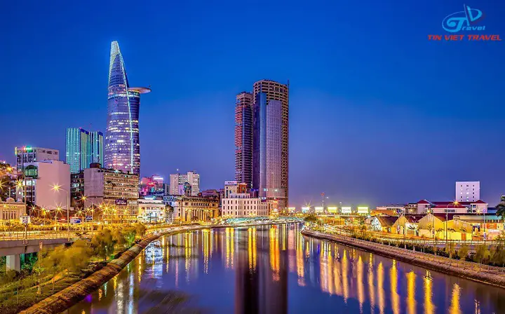 City Tour Hồ Chí Minh 1 Ngày: Khám Phá Sài Gòn Bằng Xe Máy Hoặc Ô Tô