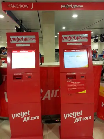 Check-in Tại Quầy Và Kiosk Tự Động Ở Sân Bay: Khi Nào Cần?