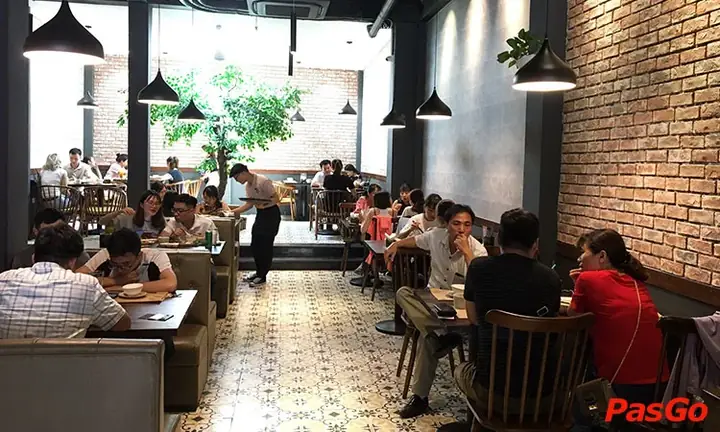 Cơm Gà Hải Nam Kampong: Hương Vị Singapore Giữa Lòng Hà Nội