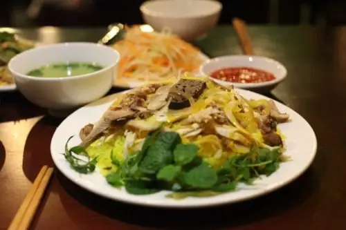 Cơm Gà Huế: Top 8 Quán Nổi Tiếng Cực Ngon, Ăn Là Ghiền Cơm Gà Huế: Top 8 Quán Nổi Tiếng Cực Ngon, Ăn Là Ghiền