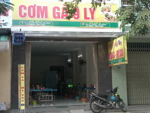 #8. Quán Cơm Gà 9 Ly