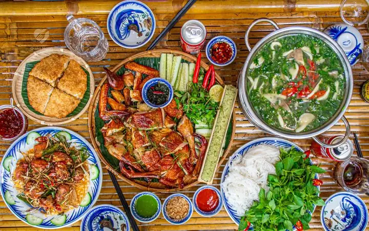 #7. Quán Cơm Gà 3 Lu