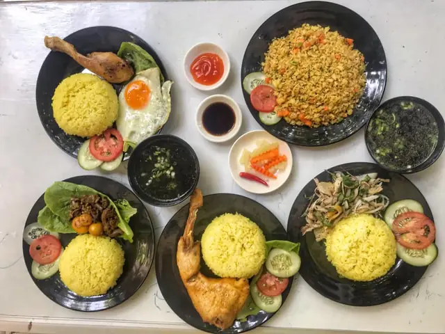 #18. Quán Cơm Gà Bé Đen