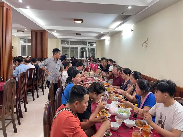 #2. Cơm Gà Hồng Ngọc