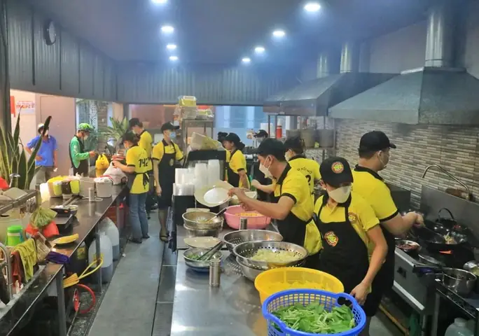 Top Quán Cơm Gà Xối Mỡ Ngon Ở Quận 3