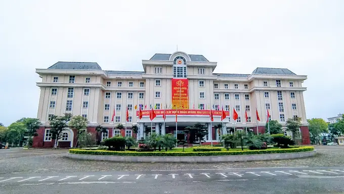 Khu Dân Cư Đông Đúc Và Chung Cư Hiện Đại