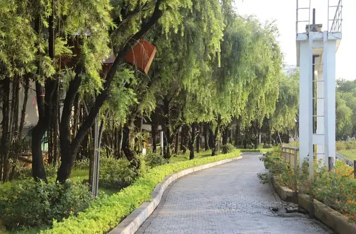 Công Viên Thanh Xuân – Hoàng Minh Giám Trong Hành Trình Du Lịch Và Định Cư Toàn Cầu Công Viên Thanh Xuân – Hoàng Minh Giám Trong Hành Trình Du Lịch Và Định Cư Toàn Cầu
