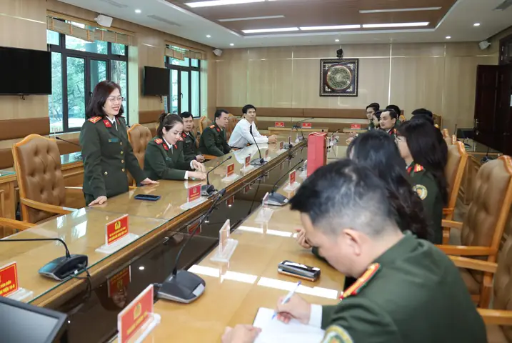 Công An Cửa Khẩu Cảng Hàng Không Quốc Tế Nội Bài Thăm Hỏi, Tặng Quà Và Chúc Tết Bệnh Nhân Tại Bệnh Viện 19-8 Công An Cửa Khẩu Cảng Hàng Không Quốc Tế Nội Bài Thăm Hỏi, Tặng Quà Và Chúc Tết Bệnh Nhân Tại Bệnh Viện 19-8