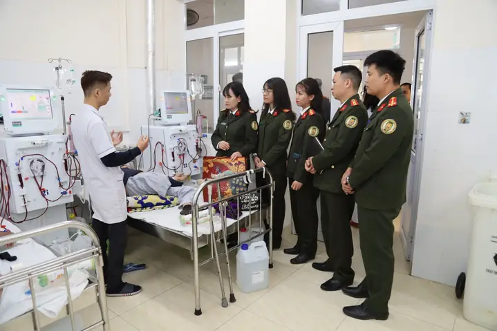 Công An Cửa Khẩu Cảng Hàng Không Quốc Tế Nội Bài Thăm Hỏi, Tặng Quà Và Chúc Tết Bệnh Nhân Tại Bệnh Viện 19-8 Công An Cửa Khẩu Cảng Hàng Không Quốc Tế Nội Bài Thăm Hỏi, Tặng Quà Và Chúc Tết Bệnh Nhân Tại Bệnh Viện 19-8