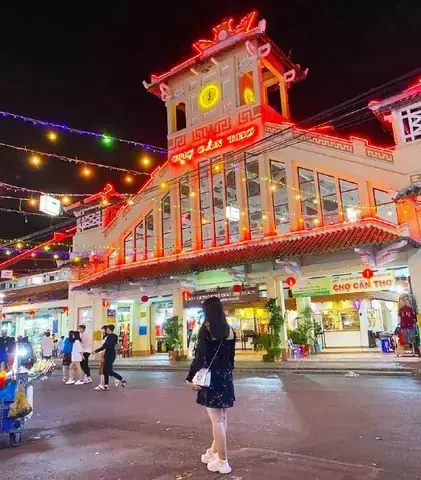 Chợ Đêm Ninh Kiều: Thiên Đường Ẩm Thực Và Mua Sắm Buổi Tối