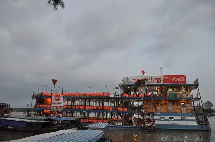 Chuyển Đến Bến Ninh Kiều Khám Phá Du Thuyền Cần Thơ Như Thế Nào? Chuyển Đến Bến Ninh Kiều Khám Phá Du Thuyền Cần Thơ Như Thế Nào?