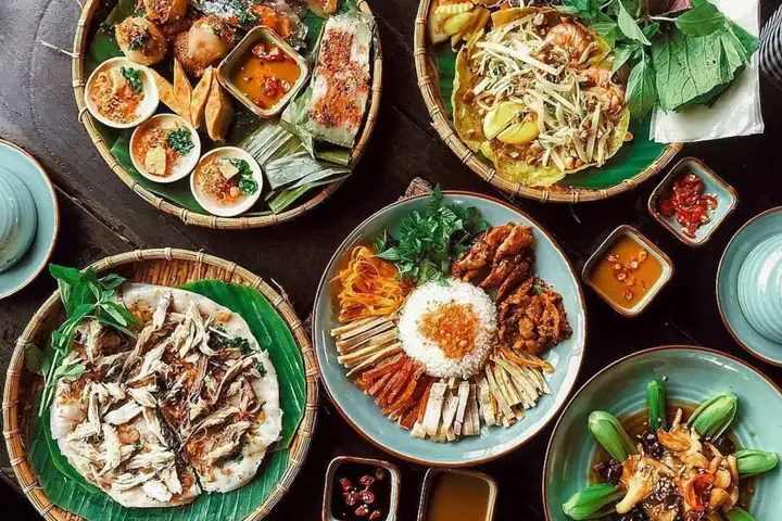 24 Giờ Thưởng Thức Ẩm Thực Huế: Ăn Gì, Ở Đâu Ngon Nhất? 24 Giờ Thưởng Thức Ẩm Thực Huế: Ăn Gì, Ở Đâu Ngon Nhất?
