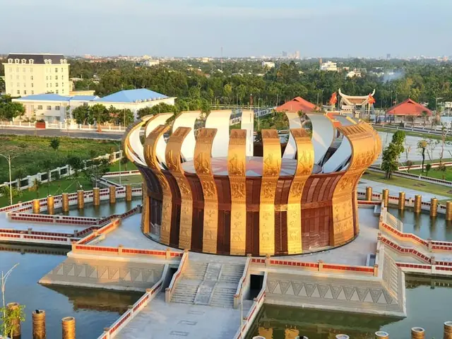 Kiến Trúc Bên Ngoài Mang Đậm Bản Sắc Dân Tộc