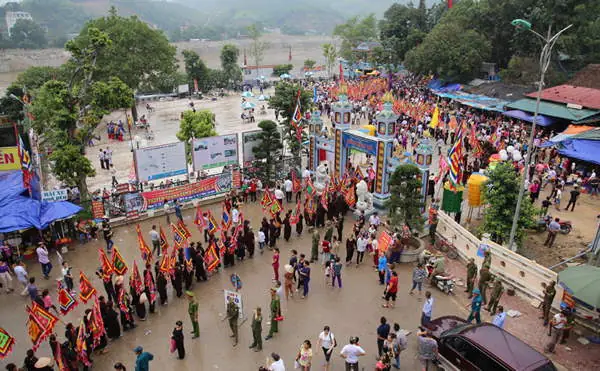 Đi Đền Thờ Ông Hoàng Bảy Ở Hà Nội: