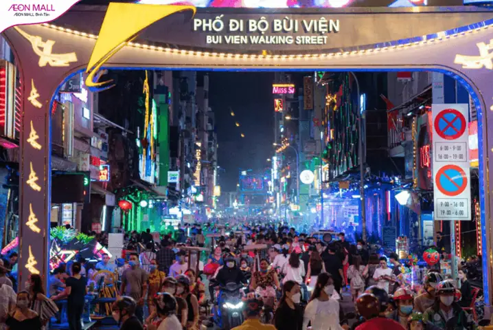 13. Phố Đi Bộ Bùi Viện