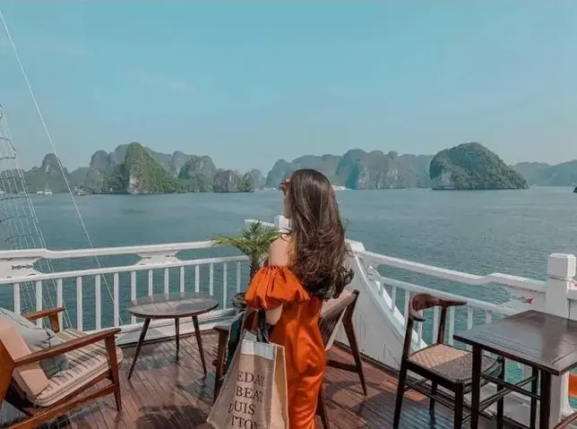 Vịnh Hạ Long: Tuyệt Tác Thiên Nhiên Trong Khí Hậu Dễ Chịu