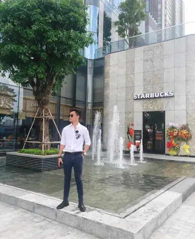 Starbuck Landmark 81