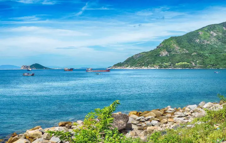 Đi Phú Yên Mùa Nào Đẹp? Mùa Nắng Tháng 1 Đến Tháng 8
