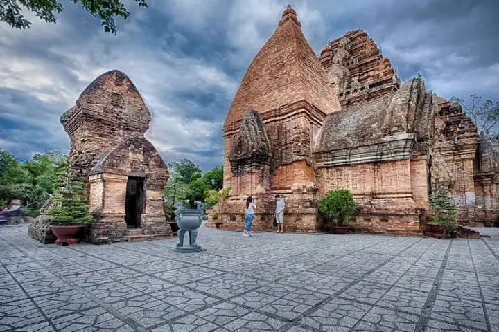 Tháp Bà Ponagar Nha Trang