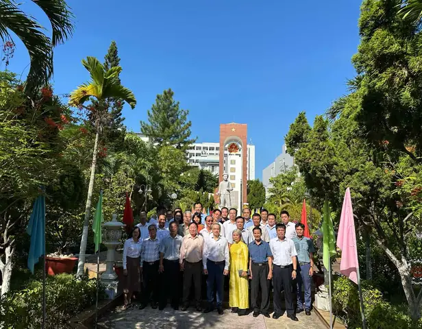 Đài Tưởng Niệm Liệt Sĩ Ngành Bưu Điện Quảng Nam - Đà Nẵng Được ...
