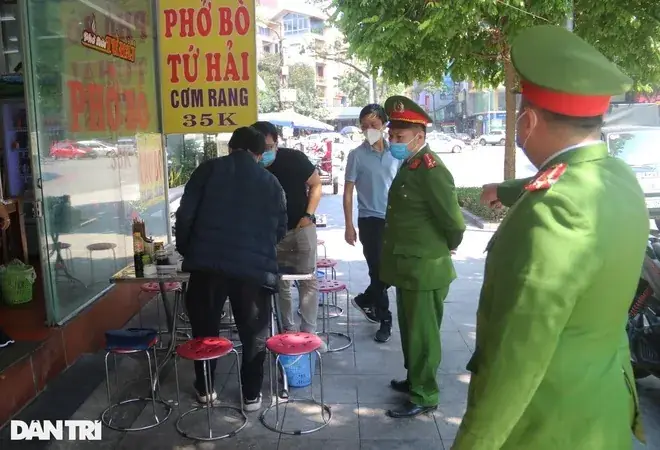 Khó Khăn Của Chủ Quán Và Sự Bất Tiện Của Khách Hàng