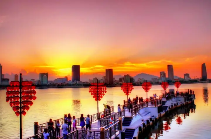 Cầu Tình Yêu – Điểm Vui Chơi Trung Thu Ở Đà Nẵng Lãng Mạn