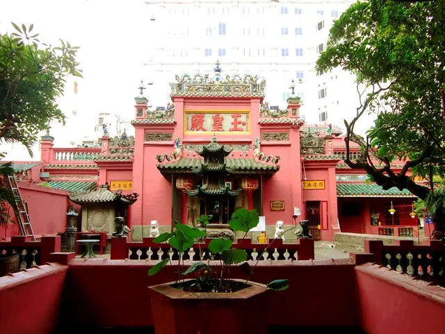 Du Lịch Sài Gòn 1 Ngày Đi Đâu? Chùa Ngọc Hoàng