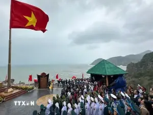 Chào Cờ Đầu Năm Mới Ở Nơi Đón Ánh Bình Minh Sớm Nhất Trên Đất ...