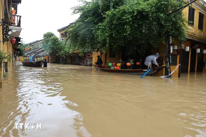 Ngập Sâu Ở Khu Vực Hội An, Đà Nẵng. Ảnh: Ttxvn. Ngập Sâu Ở Khu Vực Hội An, Đà Nẵng. Ảnh: Ttxvn.