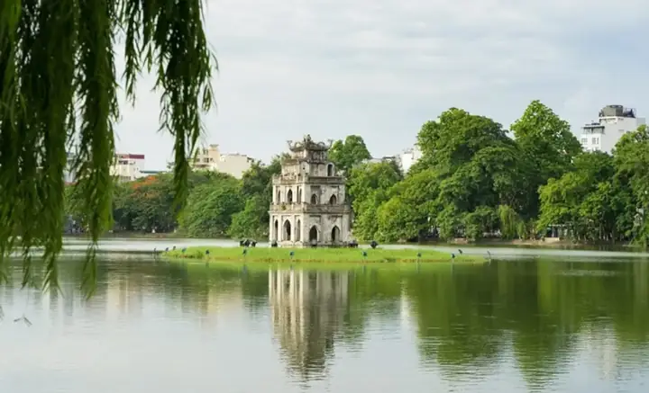 Hồ Hoàn Kiếm (hồ Gươm)