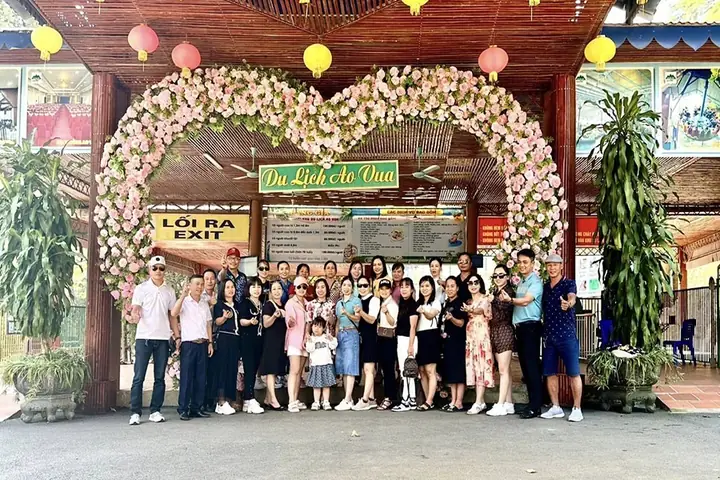 Du Lịch Ao Vua Khoang Xanh