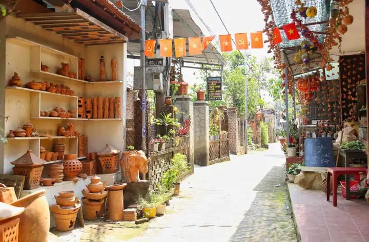 Ngày 2: Trải Nghiệm Biển Đảo Và Làng Nghề Truyền Thống